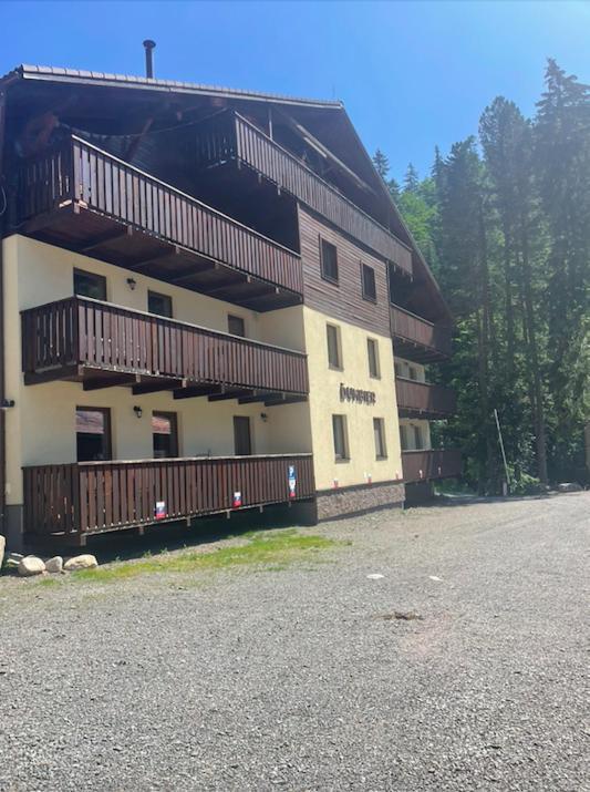 Apartment Anna Chopok, 1 110 M, Highest In Central Europe, On A Hiking Trail To Dumbier Demanovska Dolina Bagian luar foto